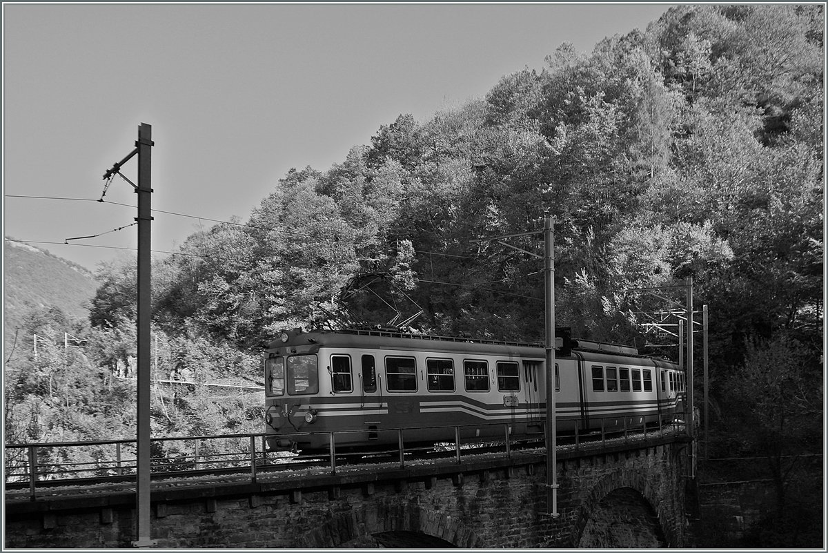 The SSIF ABe 8/8  22 Ticino between Trontano and Verigo.
24.10.2014