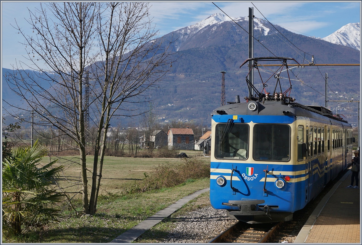 The SSIF ABe 8/8 23  Ossola  on the way from Locarno to Domodossola in Masera.
14.03.2017