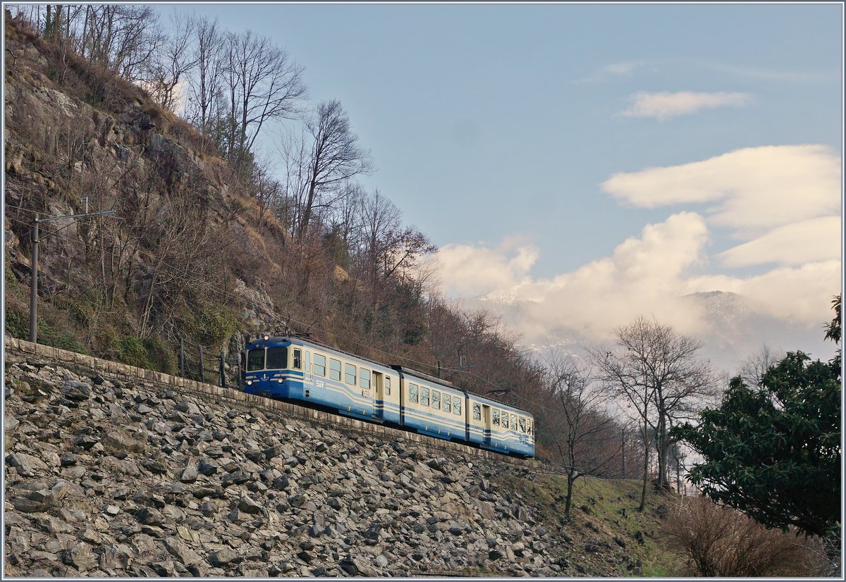 The SSIF ABe 8/8 23 Ossola on the way from Locarno to Domodossola by Intragna.
20.03.2018