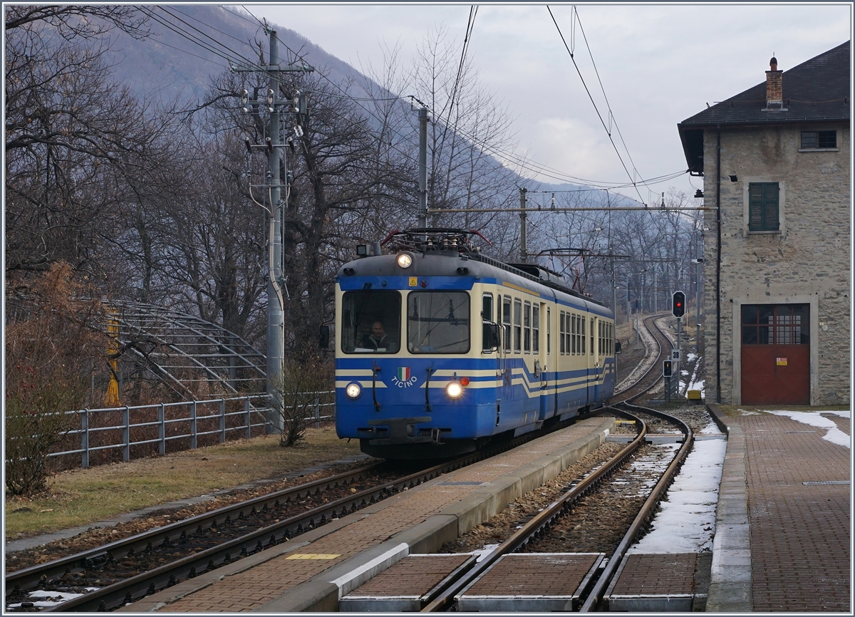 The SSIF ABe 8/8 from Re to Domosossola is arrivid at Trontano.
31.01.2017