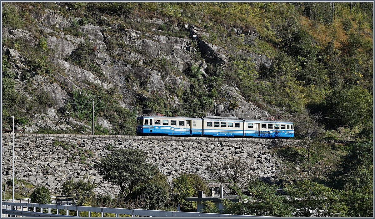 The SSIF ABe 8/8 N° 22  Ticino  on the way from Locarno to Domodossola by Intragna. 

10.10.2019