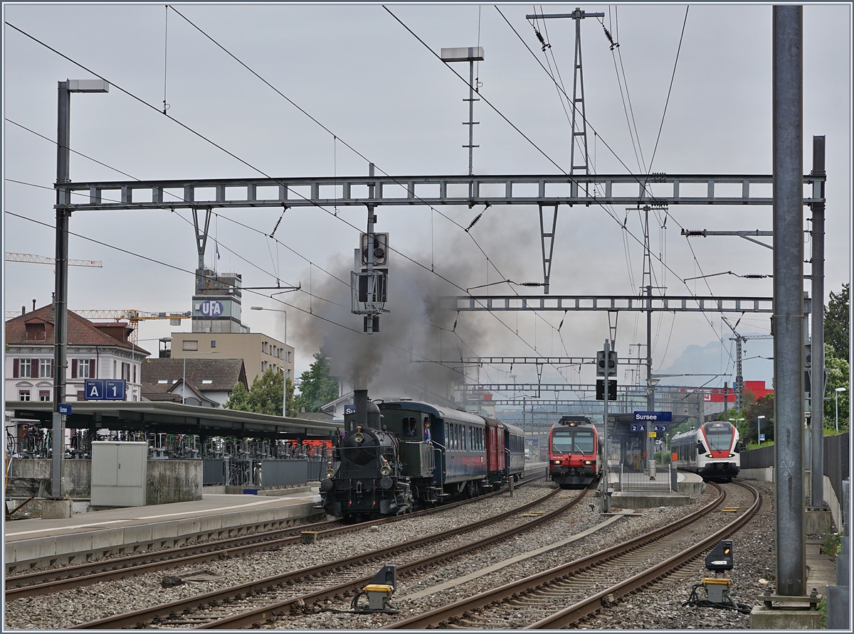 The ST (Sursee Triengen) E 3/* N° 5 is leaving Sursee on the way to Triengen. 
24.06.2018
