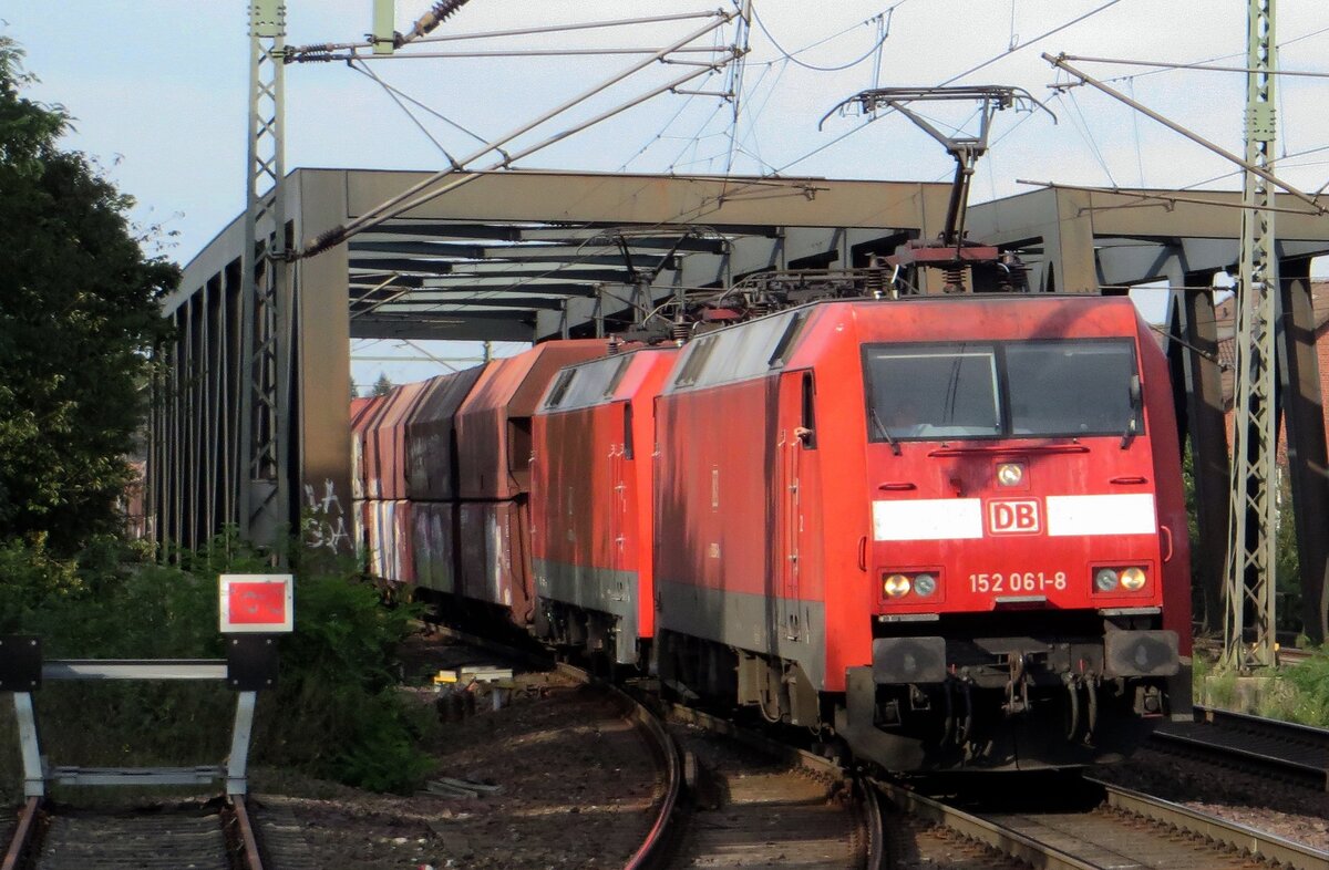 The Sun gets setting when on 16 September 2020 DBC 152 061 hauls her coal train off the bridge through Celle, where your photographer shotts his picture from the platform.