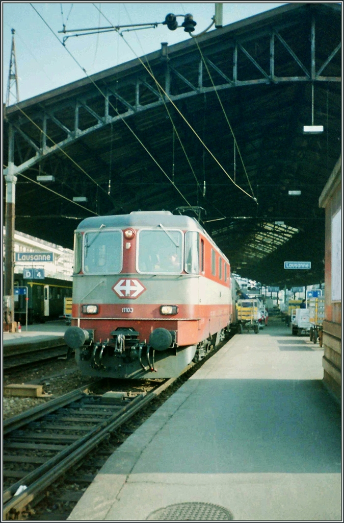 The Swiss Express Re 4/4 II 11103 in Lausanne. 
Mars 1994