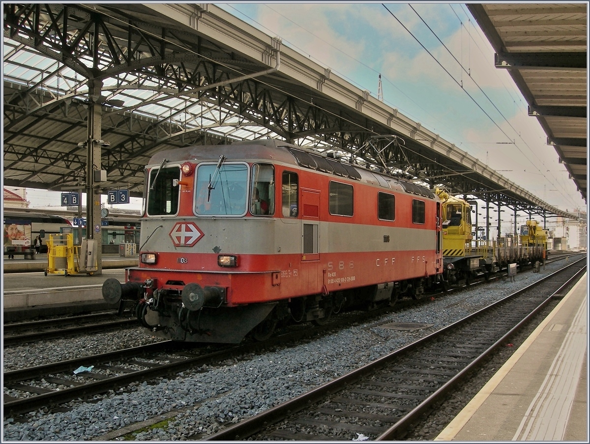 The  Swiss Express  Re 4/4 II 11108 in Lausanne.
14.03.2018