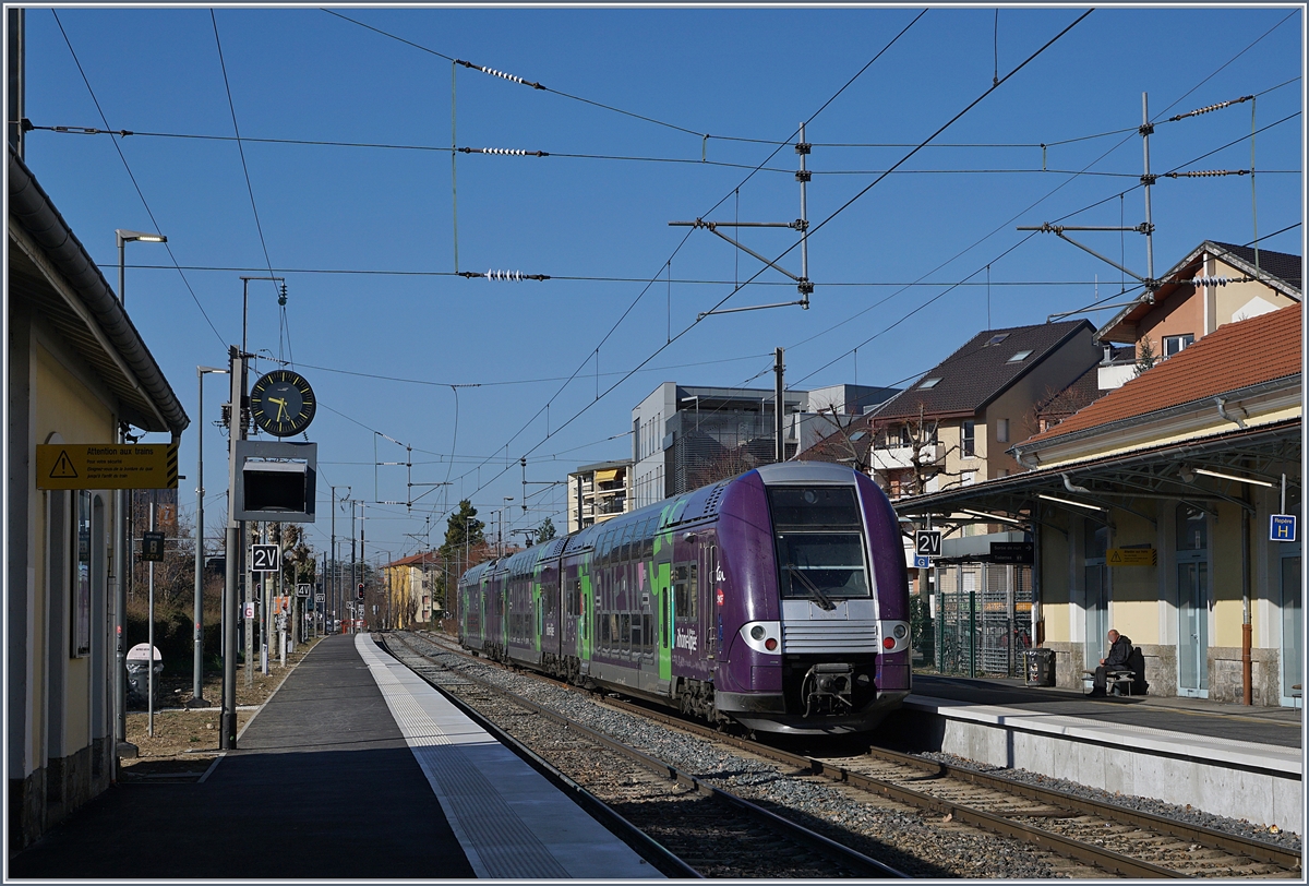 The TER 96586 (Z 26500 / TER 2N NG) on the way to Lyon by his stop in Thonon les Bains.

23.03.2019