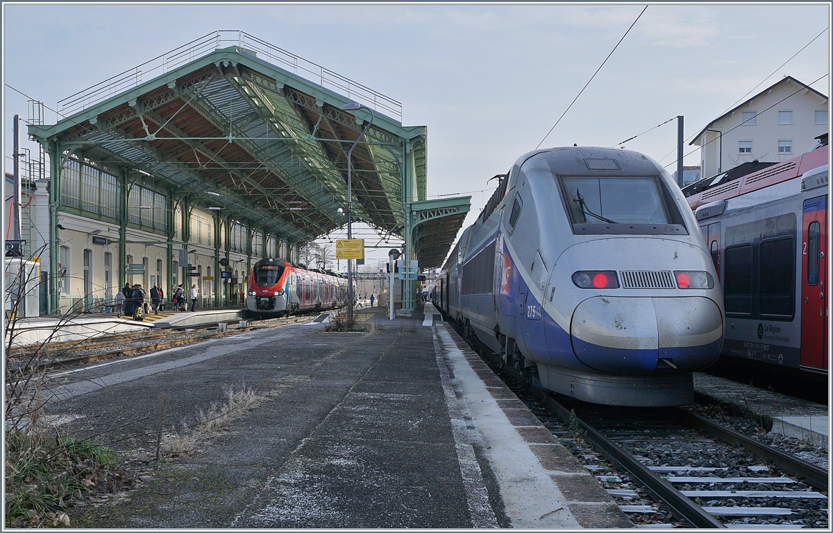 The TGV 275 from Paris Gare de Lyon is arriving at the Evian Station. 

08.02.2020