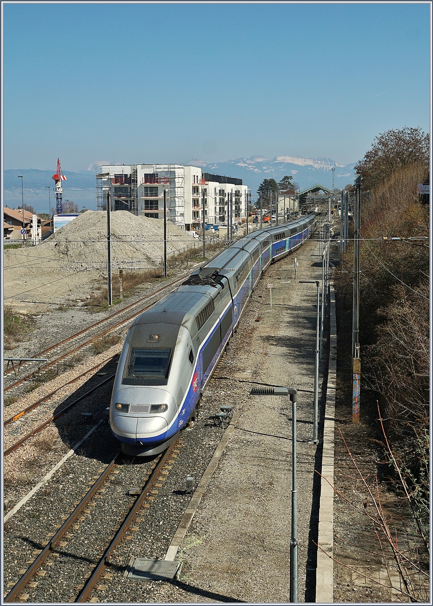 The TGV 287 to Paris is leaving Evian. 

23.03.2019