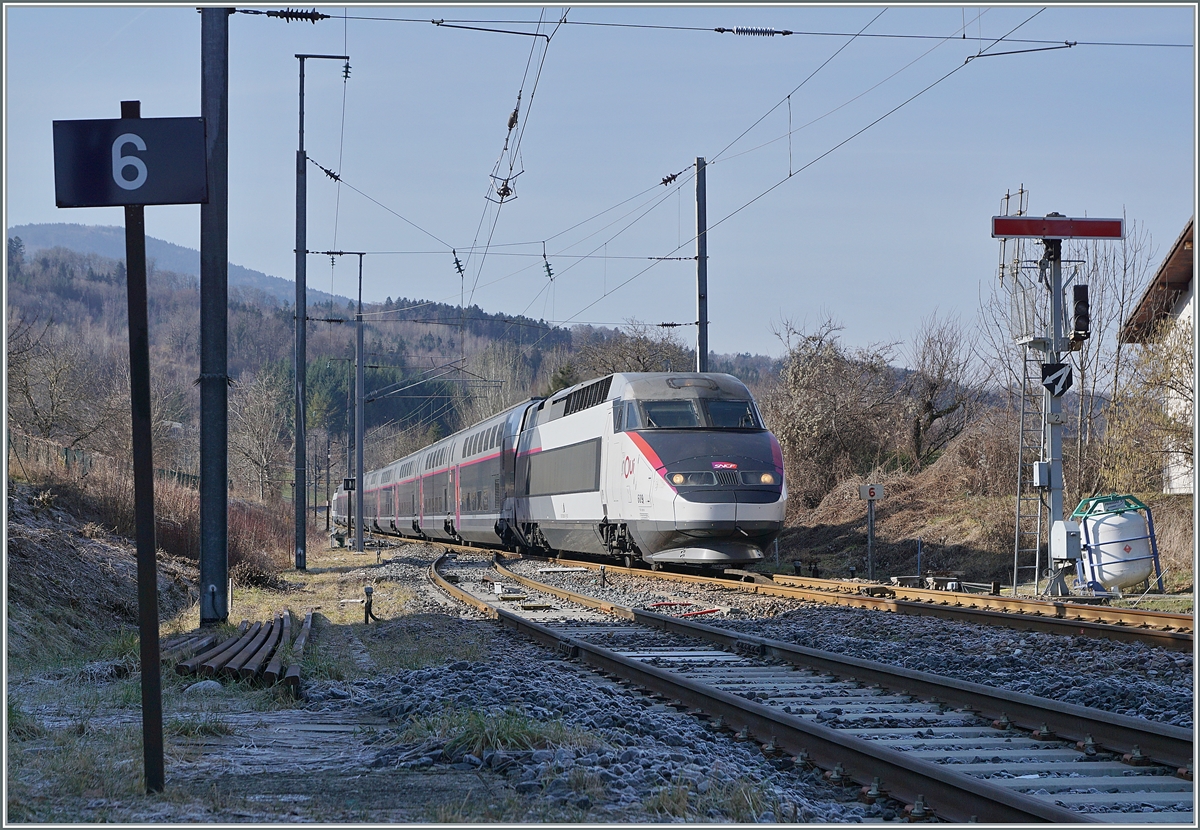 The TGV 6467 from Paris (dp  6:26) to St-Gervais-les Bains-Le Fayet (arr. 12:01) with the Duplex Réseau Rame N° 609 in St-Pierre-en Faucigny. 

12.02.2022