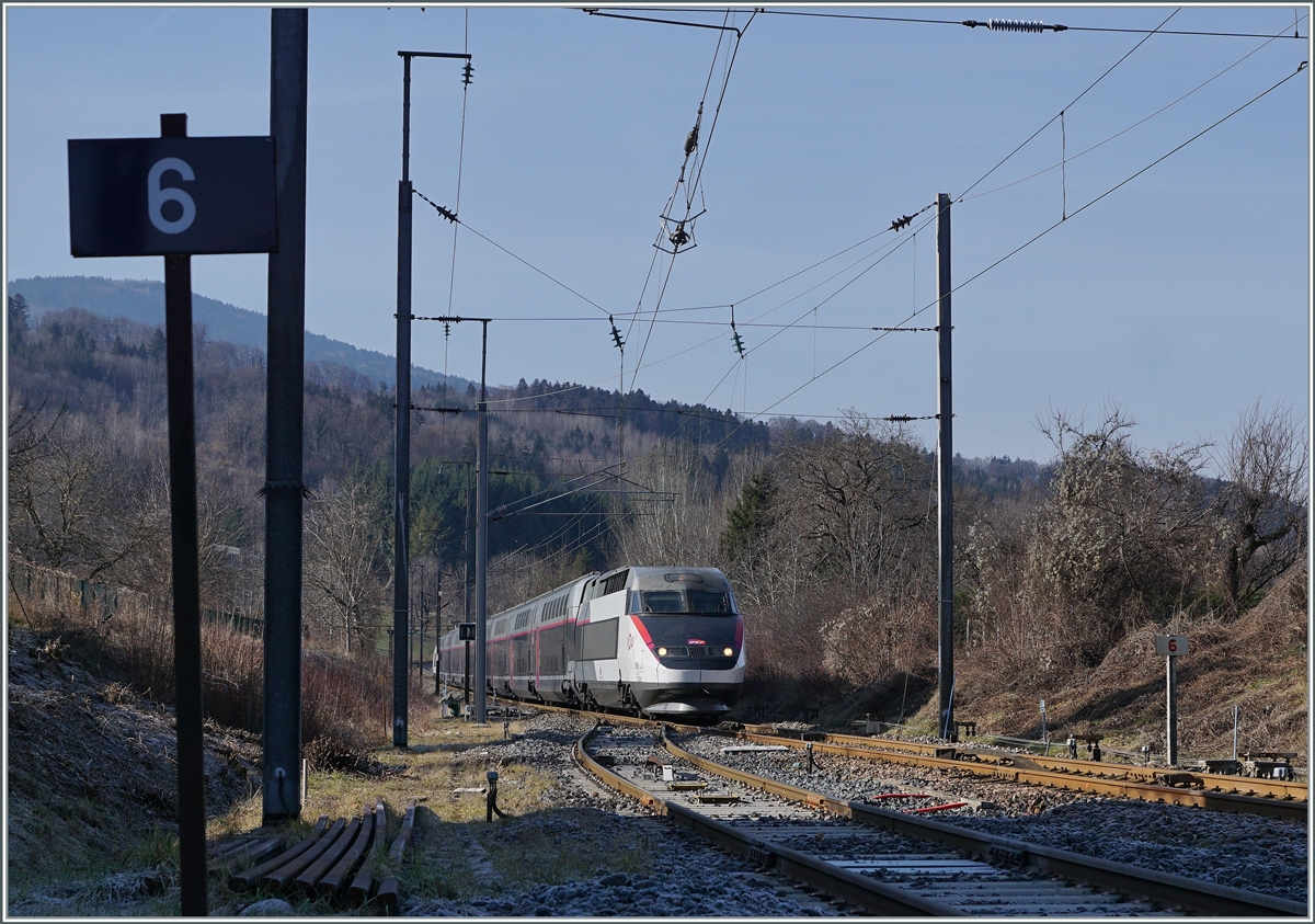 The TGV 6467 from Paris (dp 6:26) to St-Gervais-les Bains-Le Fayet (arr 12:01) with the  Duplex Réseau N° 609 in St-Pierre-en Faucigny. 

12.02.2022

