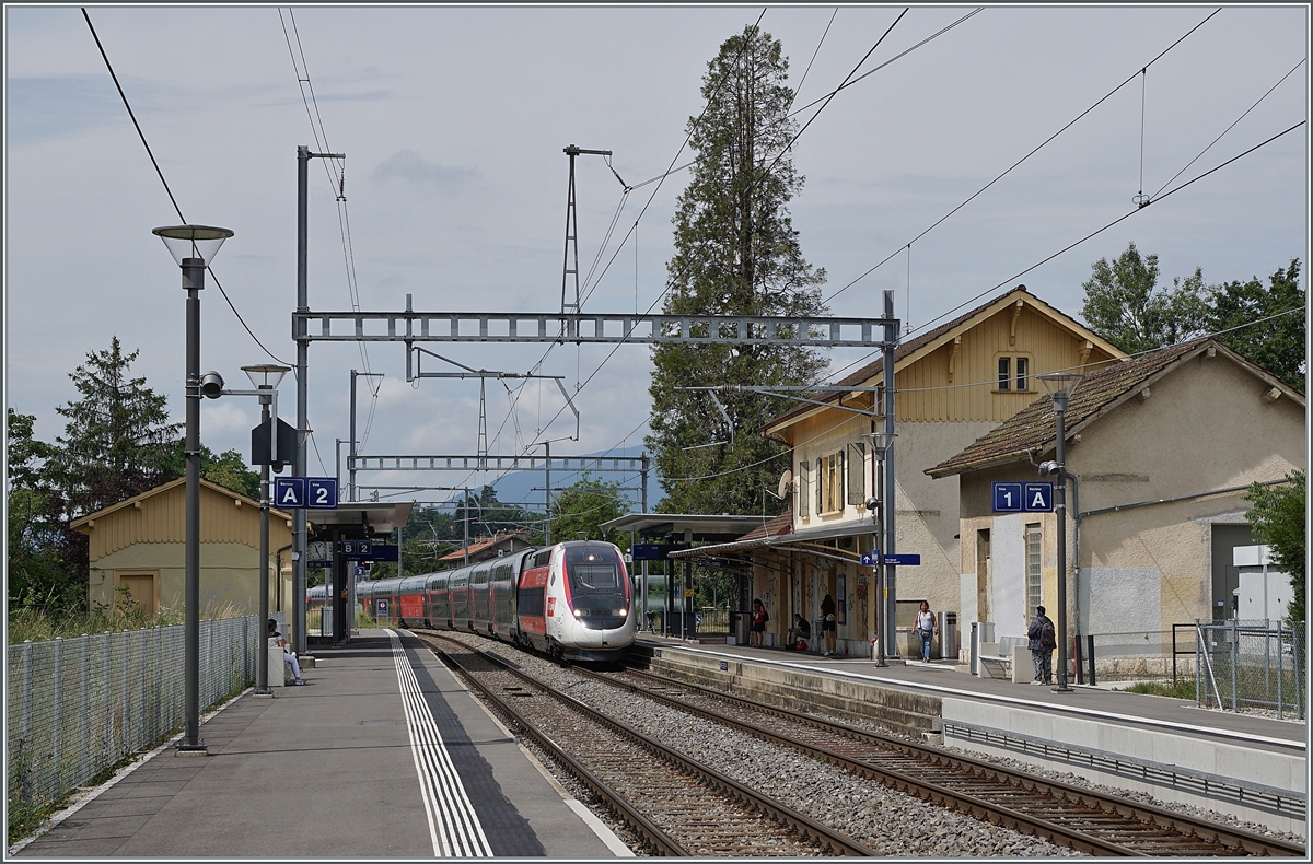 The TGV 9763 from Paris Gare de Lyon to Genève in Satigny. 

28.06.2021