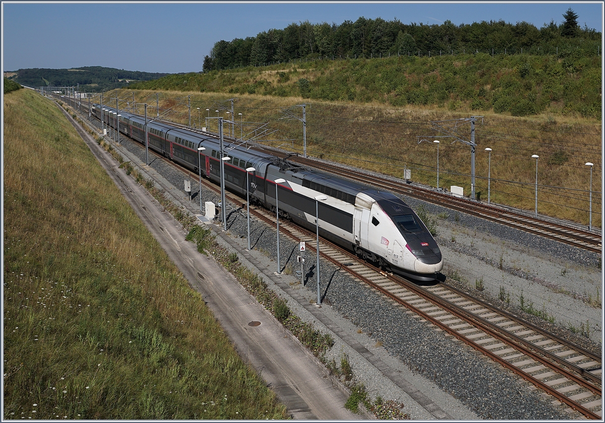The TGV 9880 from Luxembourg to Montpellier is leaving the Belfort Montbéliard TGV Station. 

23.07.2019