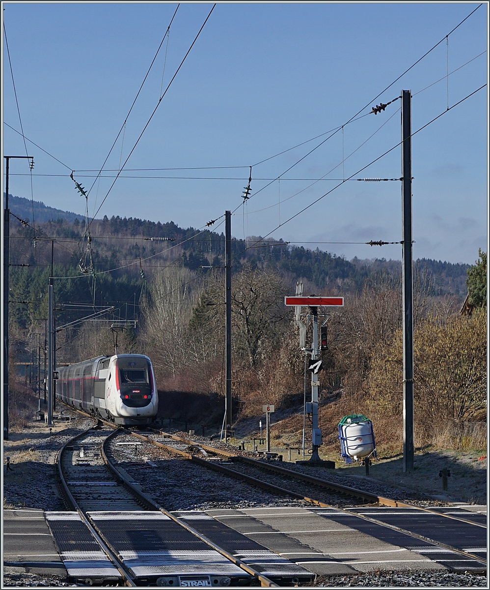 The TGV Duplex 236 (93 87 00 29071-2 F-SNCF) from St-Gervais-les Bains-Le Fayet to Paris in St-Pierre-en Faucigny.

12.02.2022