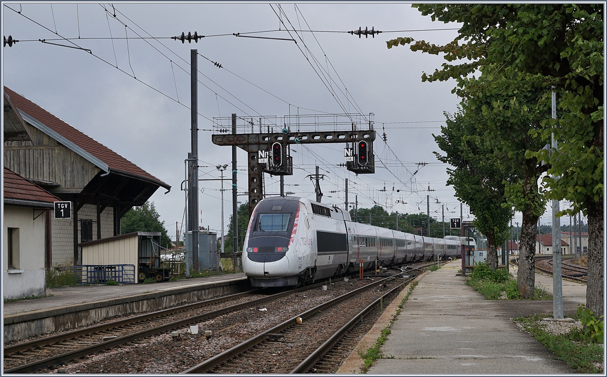 The TGV Lyria 4411 is leaving Frasne on the way to Paris.

13.08.2019