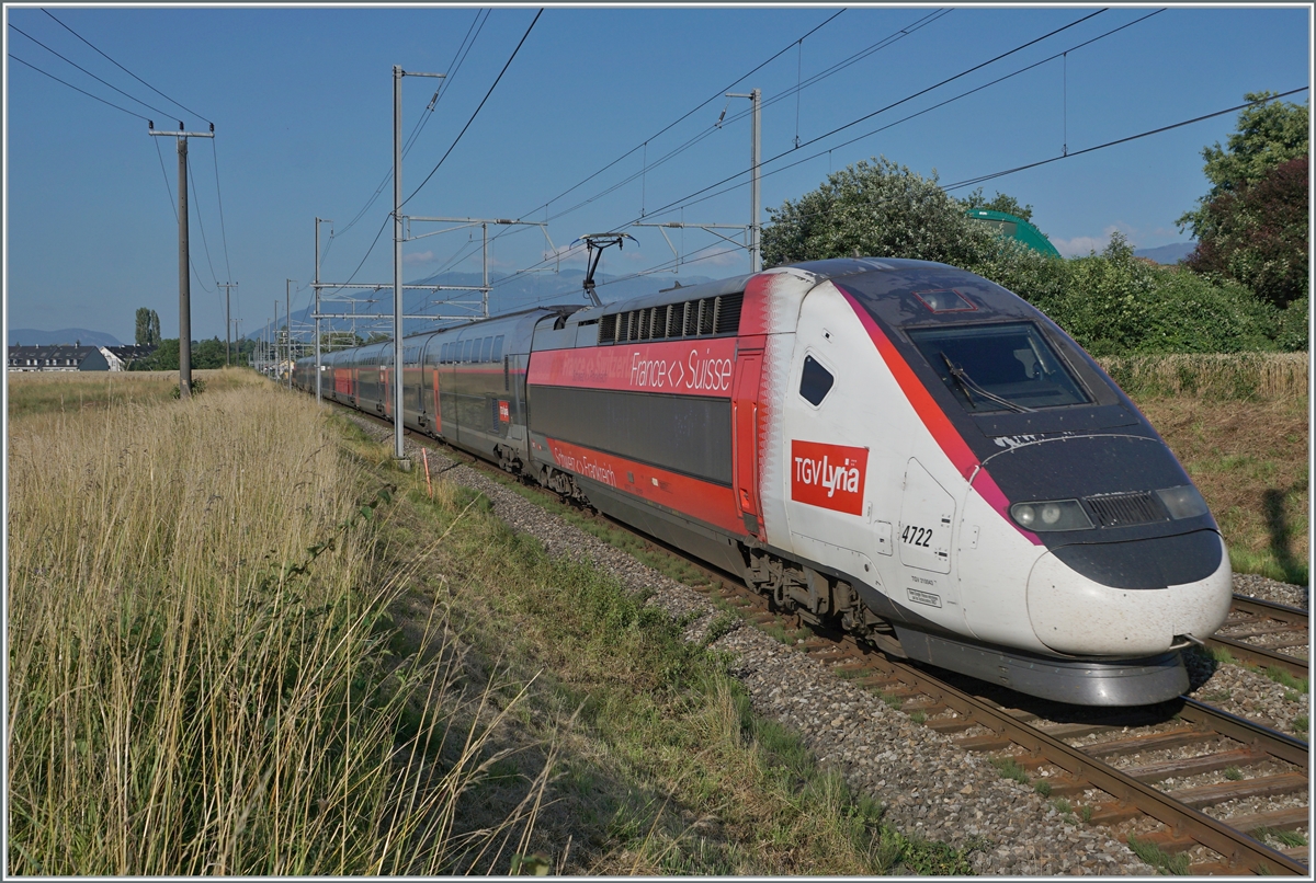 The TGV Lyria 4722 on the way from Geneva to Paris by Bourdigny. 

19.07.2021