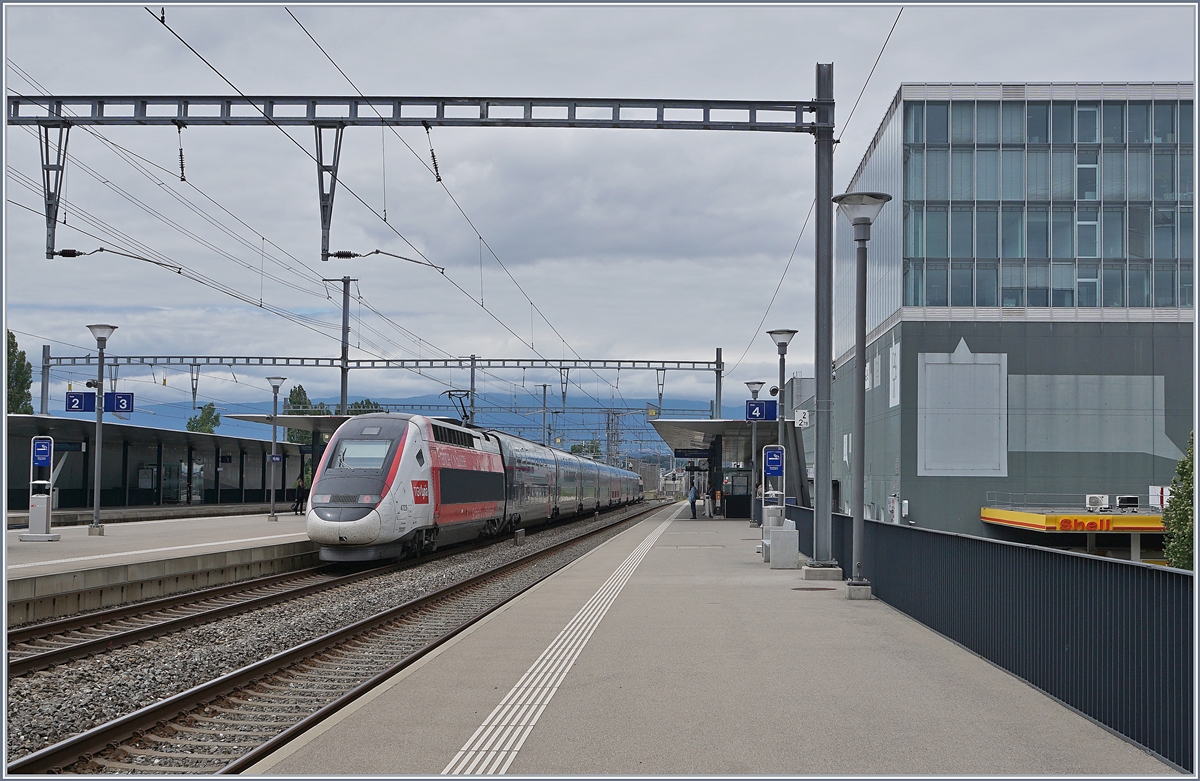 The TGV Lyria 4723 on the way to Paris Gare de Lyon (via Geneva) on  the Prilly Malley Station.

17.07.2020