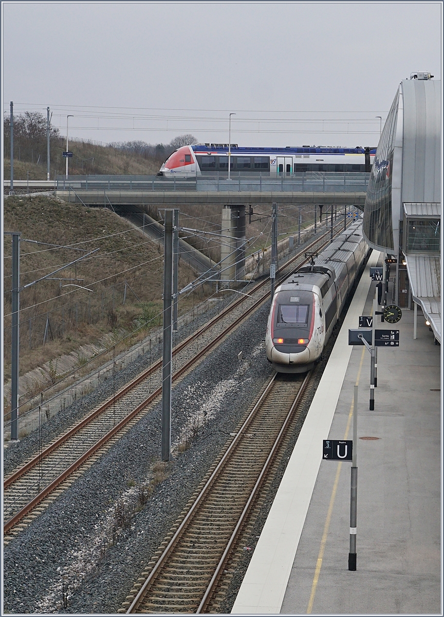 The TGV LYRIA 9203 from Paris to Zürich is leaving from the Belfort-Montbéliard TGV Station.
15.12.2018