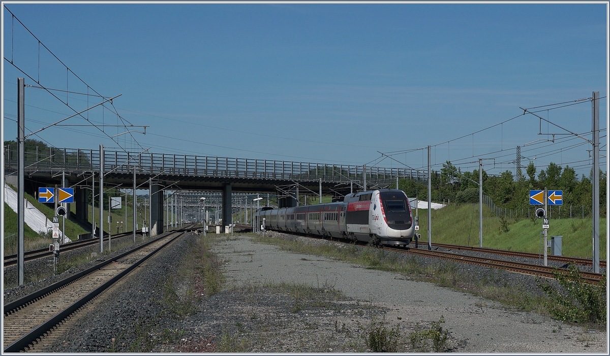 The TGV Lyria 9203 Rame 4409 Stan Wawrinka is approching the Belfort Montbéliard TGV Station. 

01.06.2019