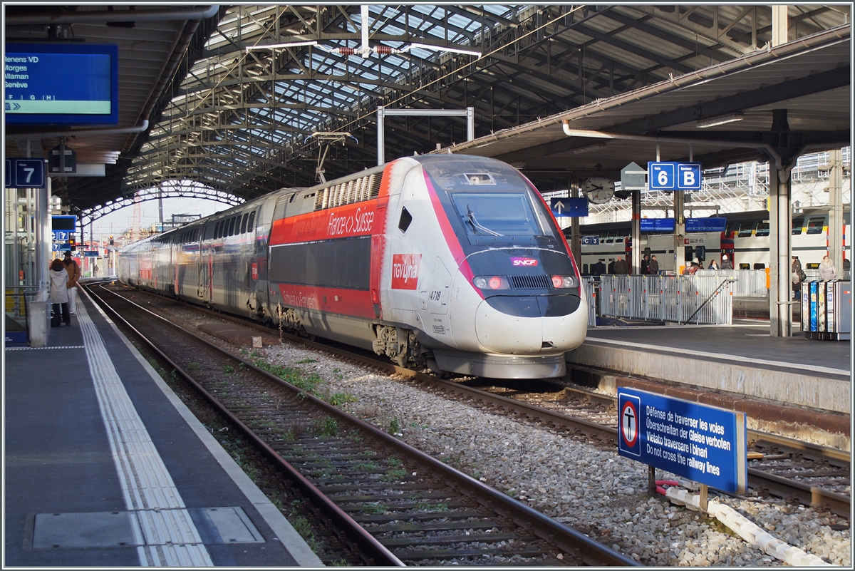 The TGV Lyria Rame 4718 is waiting in Lausanne for departure (9:45) as TGV 9768 (via Genève).

7.12.2023