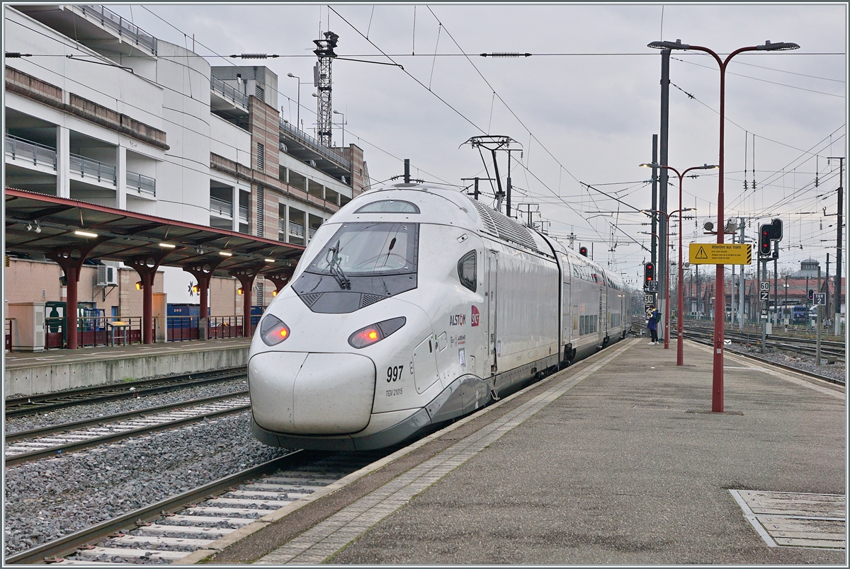 The TGV M  Avelina Horizon  Rame 997 with the TGV 21015 and 21016 power cars from Alstom is on a test drive and is traveling through Strasburg towards Mulhouse.

March 12, 2024