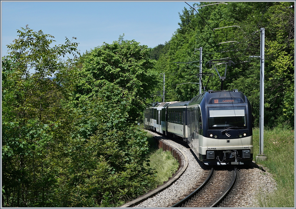 The The MOB Be 4/4 9201  Alpina  and an other one by Sonzier on the way from Montreux to Zweismmen.

09.05.2020