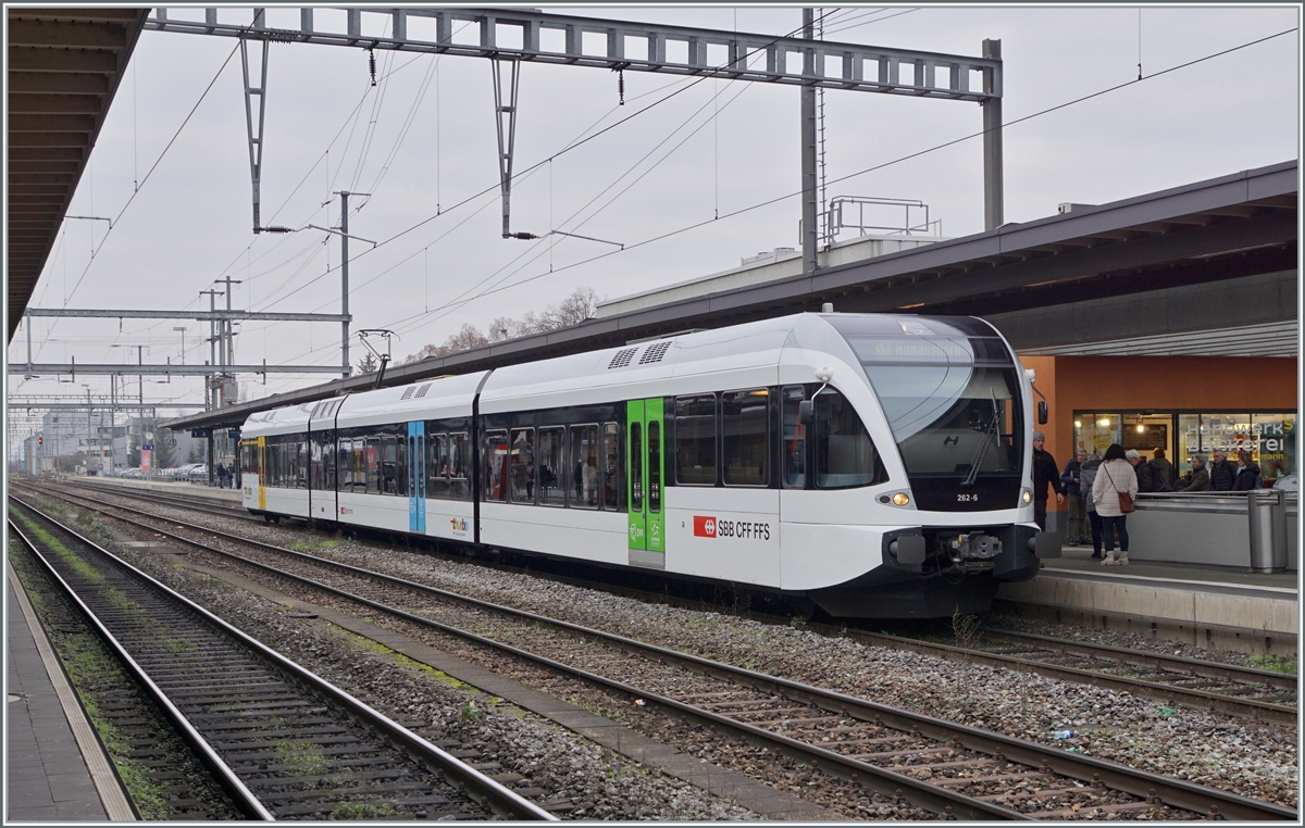 The Thurbo GTW RABe 526 262-6 on the way to Romanshorn by his stop in Weinfelden.

08.12.2022