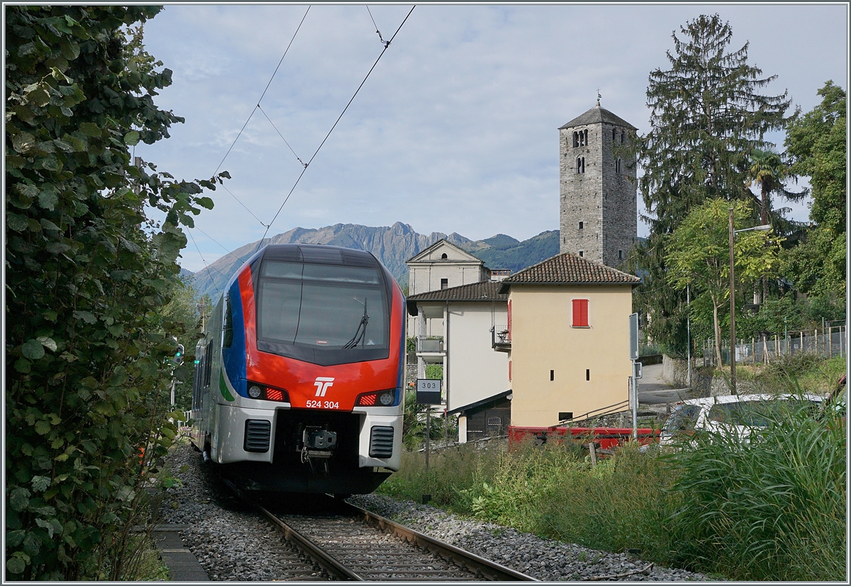 The TILO RABe 524 304 will by shortly arriving at Locarno. 

20.09.2021