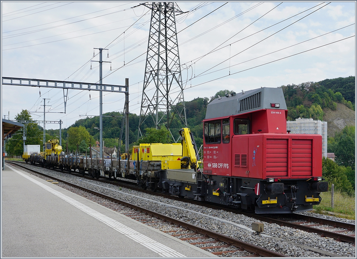 The Tm 234 149-3 (UIC 98 85 5 234 149-3 CH-SBB I) in Puidoux-Chexbres.
29.08.2018