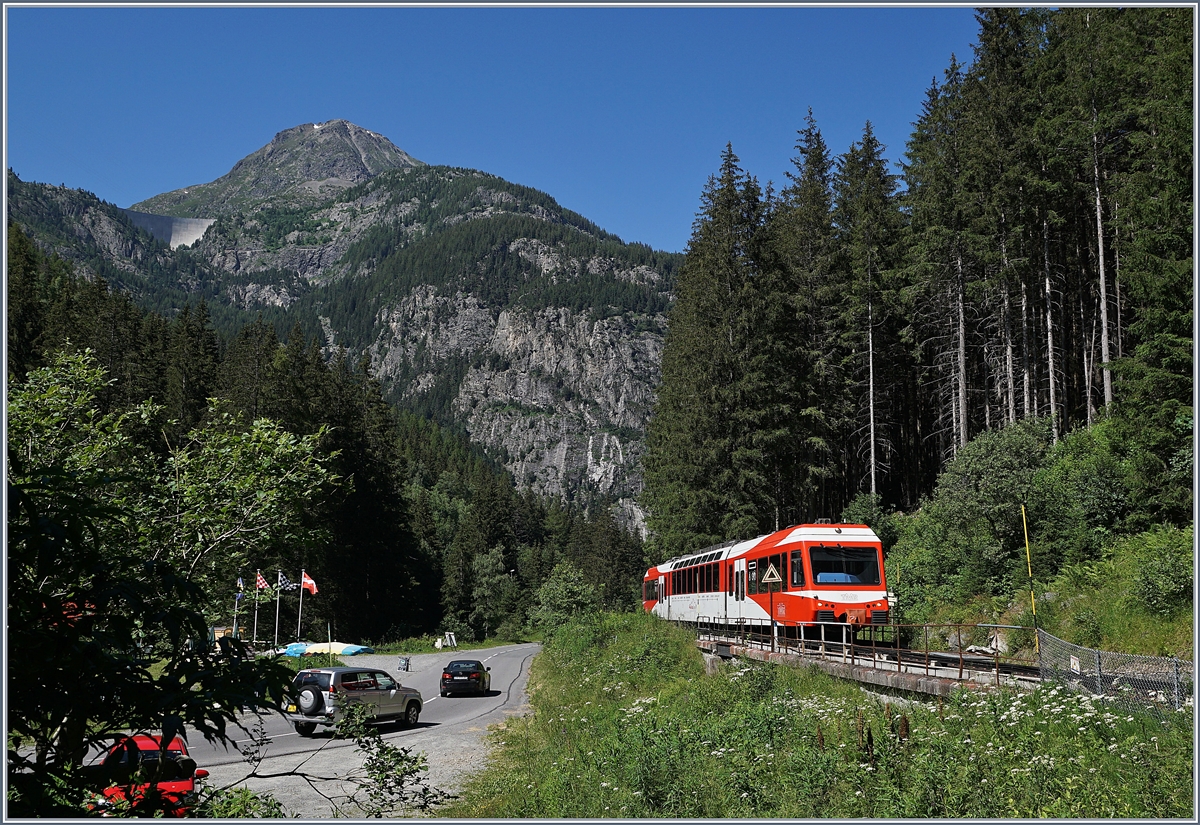 The TMR Beh 4/8 N° 72 is the local train 26222 from Martiny to Vallorcine pictured between Le Châtelard frontière and Vallorcine. 

07.07.2020