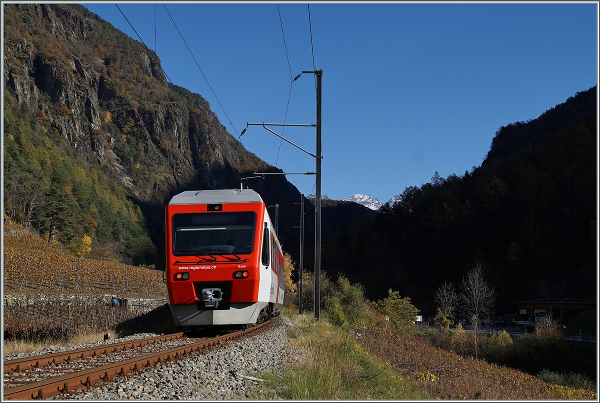 The TMR Region Alpes RABe 252 040 on the way to Le Châble by Bovernier. 

06.11.2020