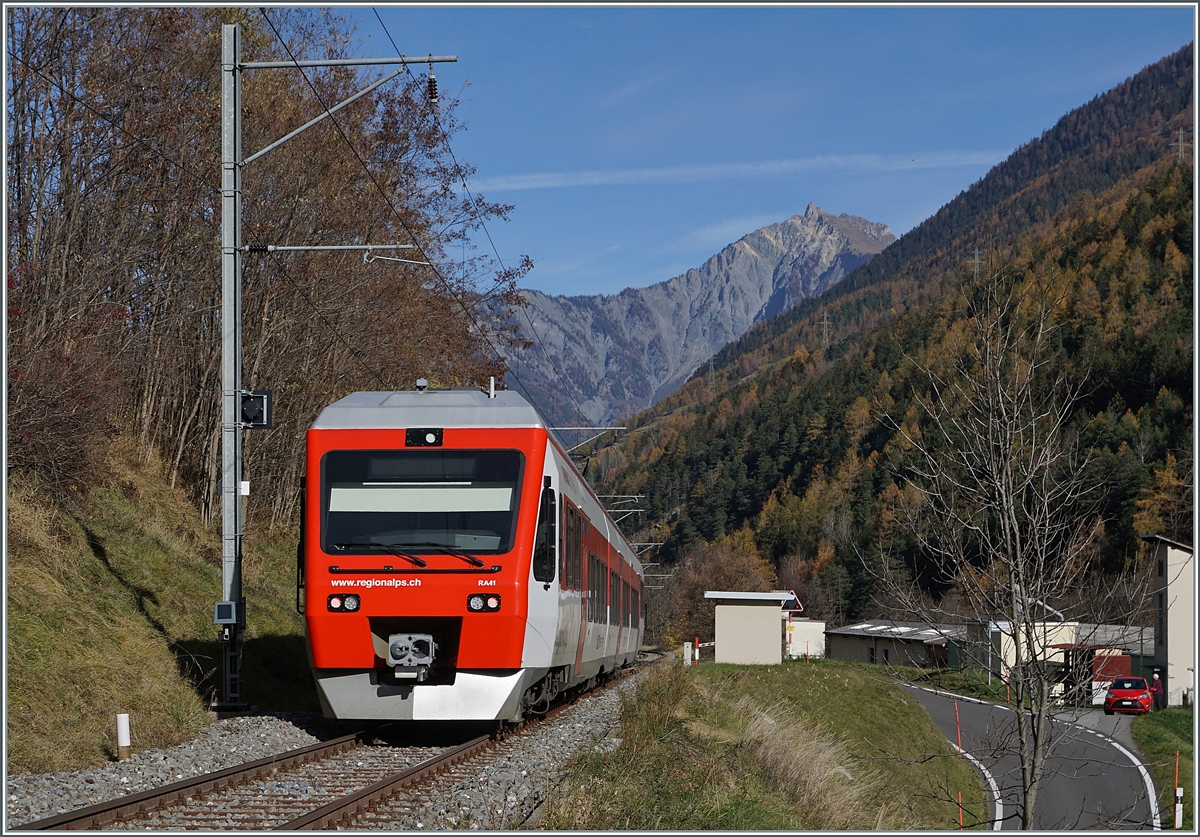 The TMR Region Alps RABe 525 041 (UIC 94 85 7525 041-0 CH-RA) on the way to Sembrancher near  Orsières. 

10.11.2020