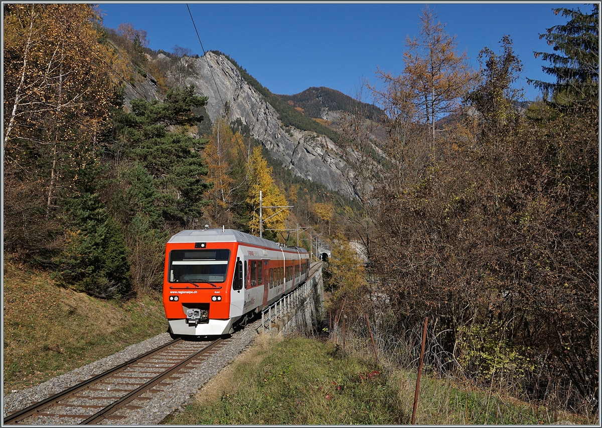 The TMR Region Alps RABe 525 041 (UIC 94 85 7525 041-0 CH-RA) on the way to Orsières near Sembrancher.

06.11.2020
