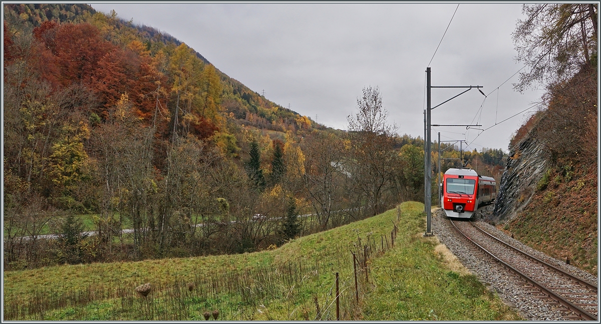 The TMR Region Alps RABe 525 042 onthe way to Orsiere near Sembrancher.

05.11.2020