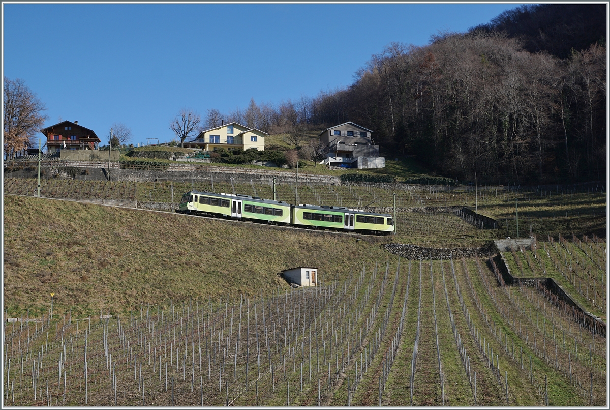The TPC AOMC ASD Beh 4/8 591 is the R 71 440 service on the way form Aigle to Les Diablerets; here in the vineyard over Aigle.

27.01.2024