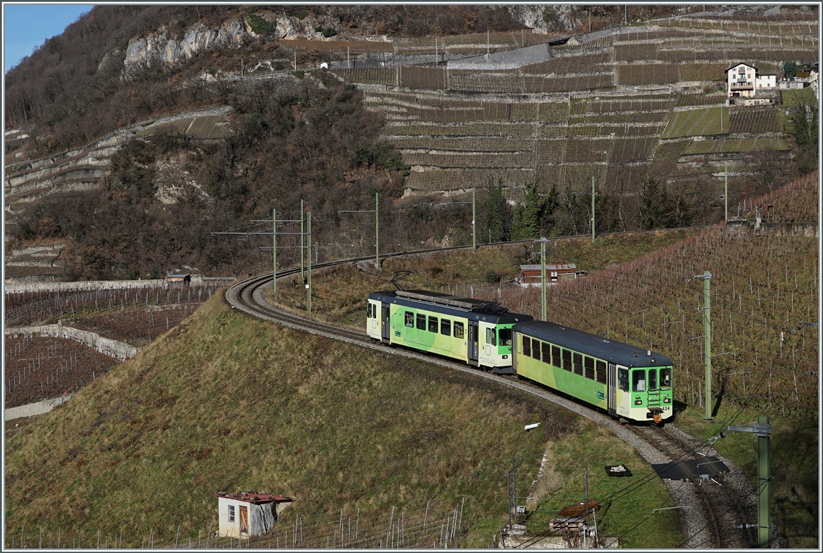 The TPC ASD BDe 4/4 402 with Bt 434 his in the vineyards over Aigle on the way from Les Diablerets to Aigle. 

04.01.2024