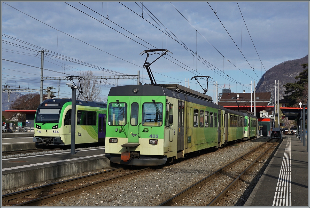 The TPC ASD BDe 4/4 403, Bt and BDe 4/4 402 are waiting in Aigle for his departure to Les Diablerets. (1200 px) 

17.02.2024