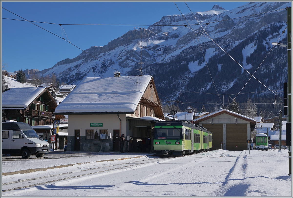 The TPC Beh 4/8 591 at Les Diablerets Station.

11.01.2021