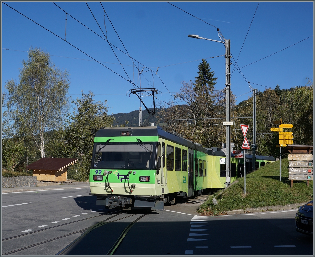 The TPC BVB Beh 4/4 92 on the way to Villars in La Barboleusa. 

11.10.2021