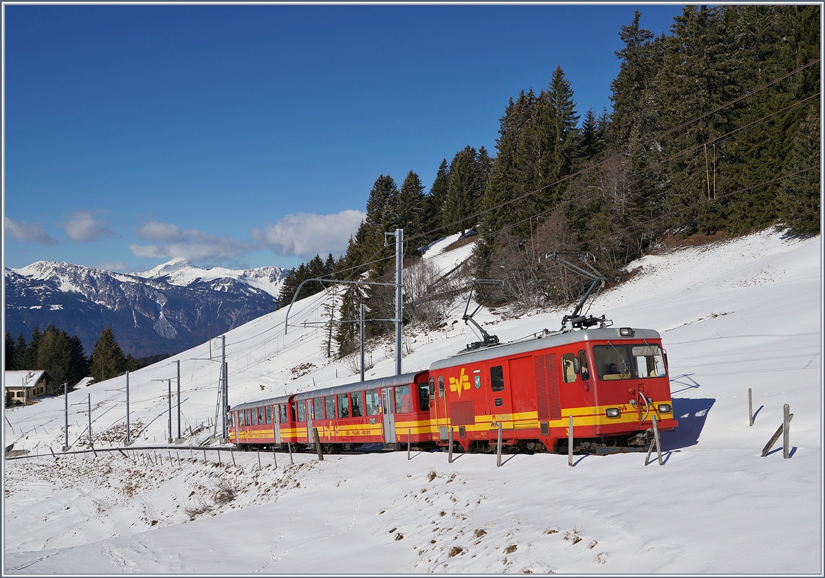 The TPC BVB HGe 4/4 31 with a local train to the Col de Bretaye near the Col de Soud. 

05.03.2019