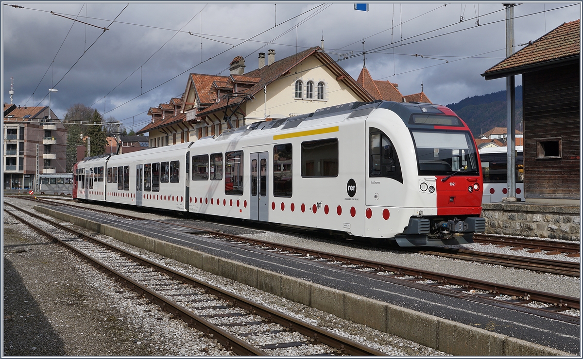 The TPF ABe 2/4 / B / Be 2/4 102  Sud Express  in Châtel St-Denis.

10.03.2019