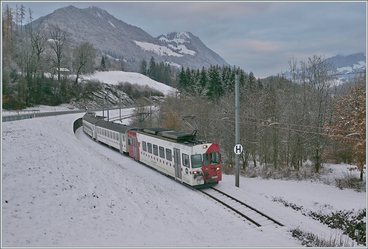 The TPF Be 4/4 121 with a local train service to Montbovon by Lessoc. 

03.12.2020