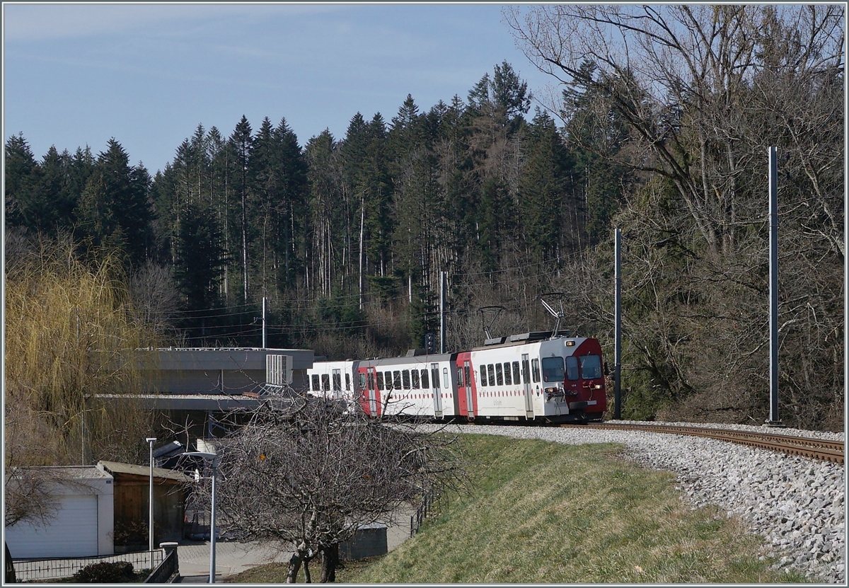 The TPF Be 4/4 wiht his Bt 224 and ABt 223 on the way formBulle to Broc Fabrique by Broc.

02.03.2021