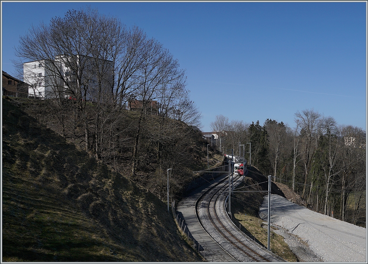 The TPF Be 4/4 wiht his Bt 224 and ABt 223 on the way form Bulle to Broc Fabrique betwenn the Station Broc Village and Broc Fabrique.  

02.03.2021