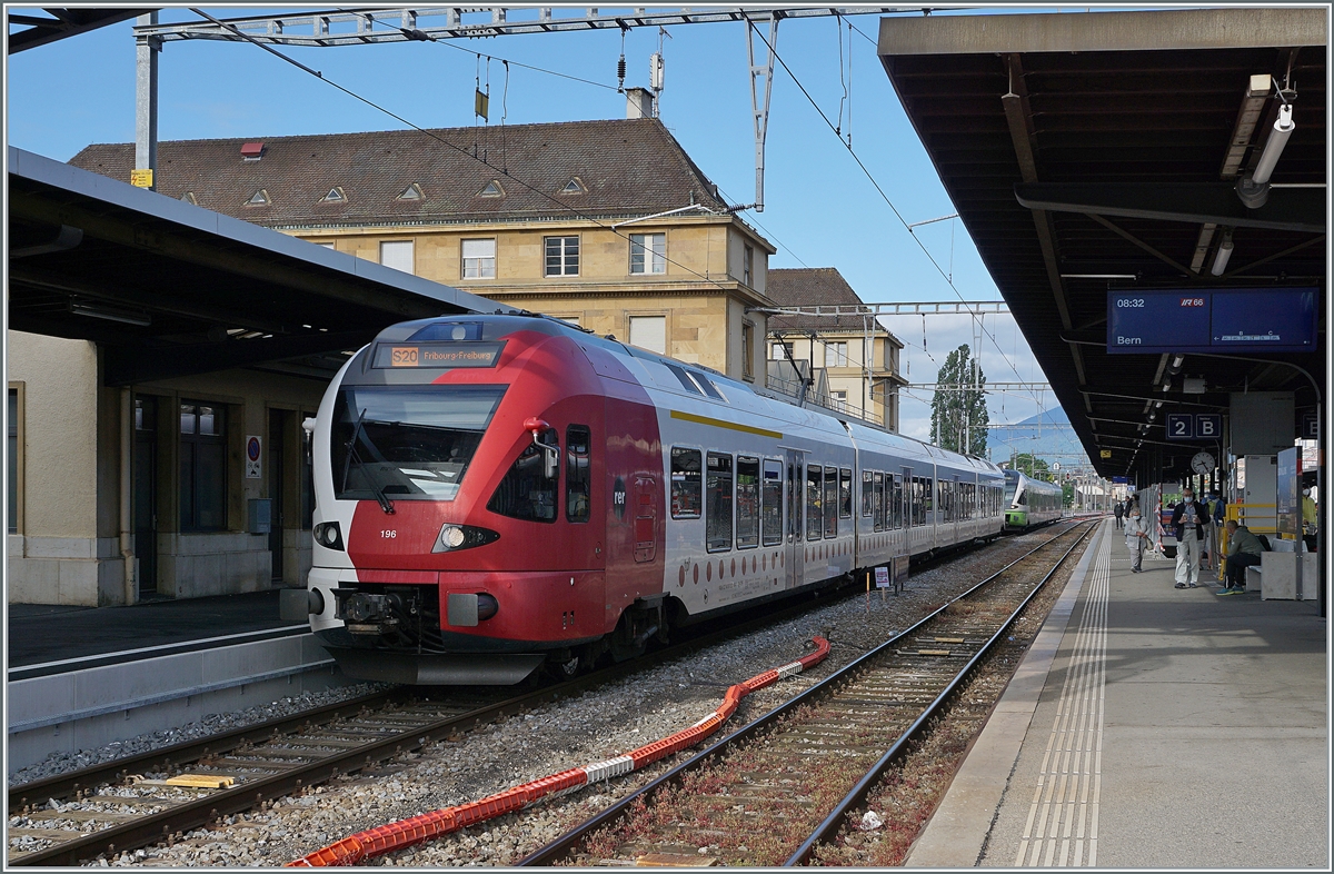 The TPF Flirt RABE 527 196 in Neuchâtel. 

06.06.2021