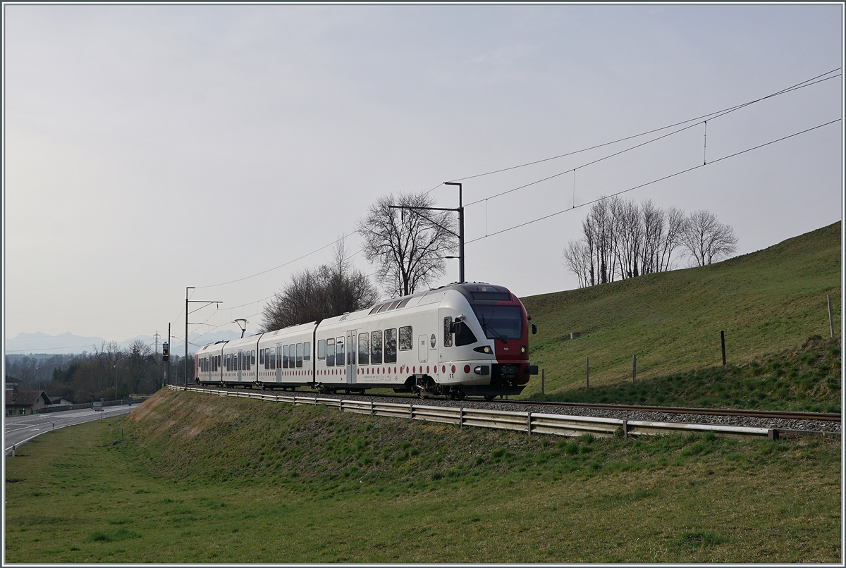 The TPF RABe 527 192 on the way Ins by Pensier. 

29.03.2022