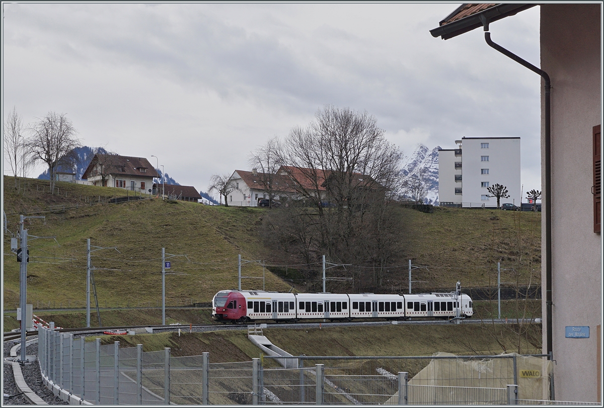 The TPF RABe 527 194 (94 85 0527 194-0 CH-TPF) is shortly arriving at the Bulle Chocolatier Station. 

24. Jan. 2024 
