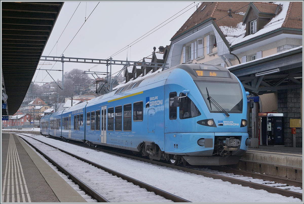 The TPF RABe 527 198  Groupe Grisoni  on the way to Bulle in Romont. 

22.12.2021