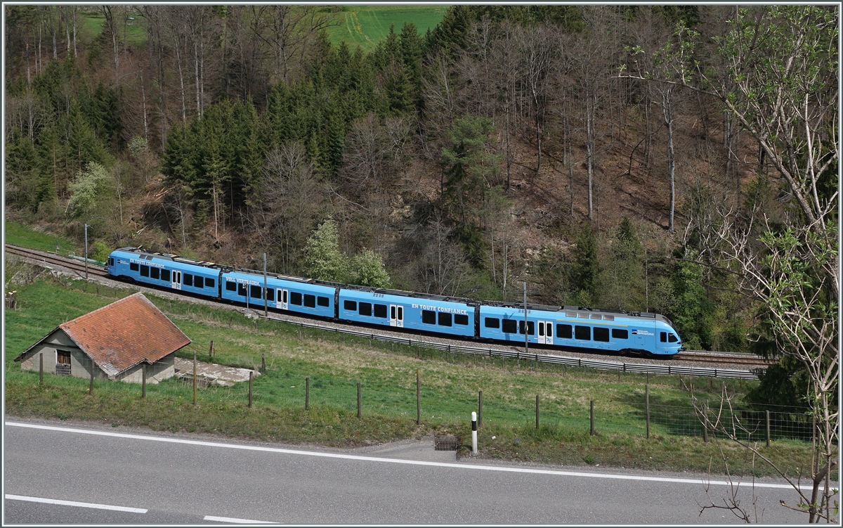 The TPF RABe 527 198  Groupe Grisoni  on the way to Fribourg between Courtepin and Pensier

19.04.2022
