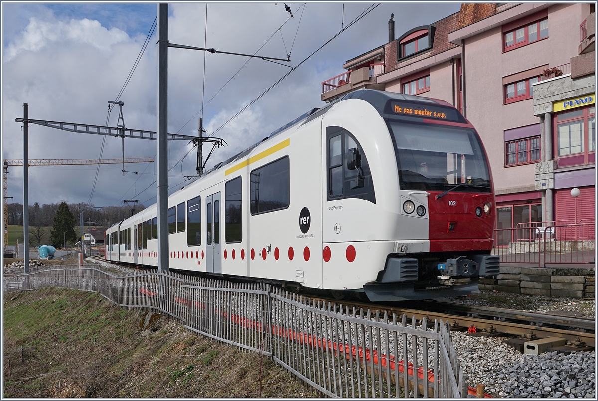 The TPF SUR ABe 2/4 102 / B / Be 2/4 102 is arriving at Châtel St-Denis.


10.03.2019