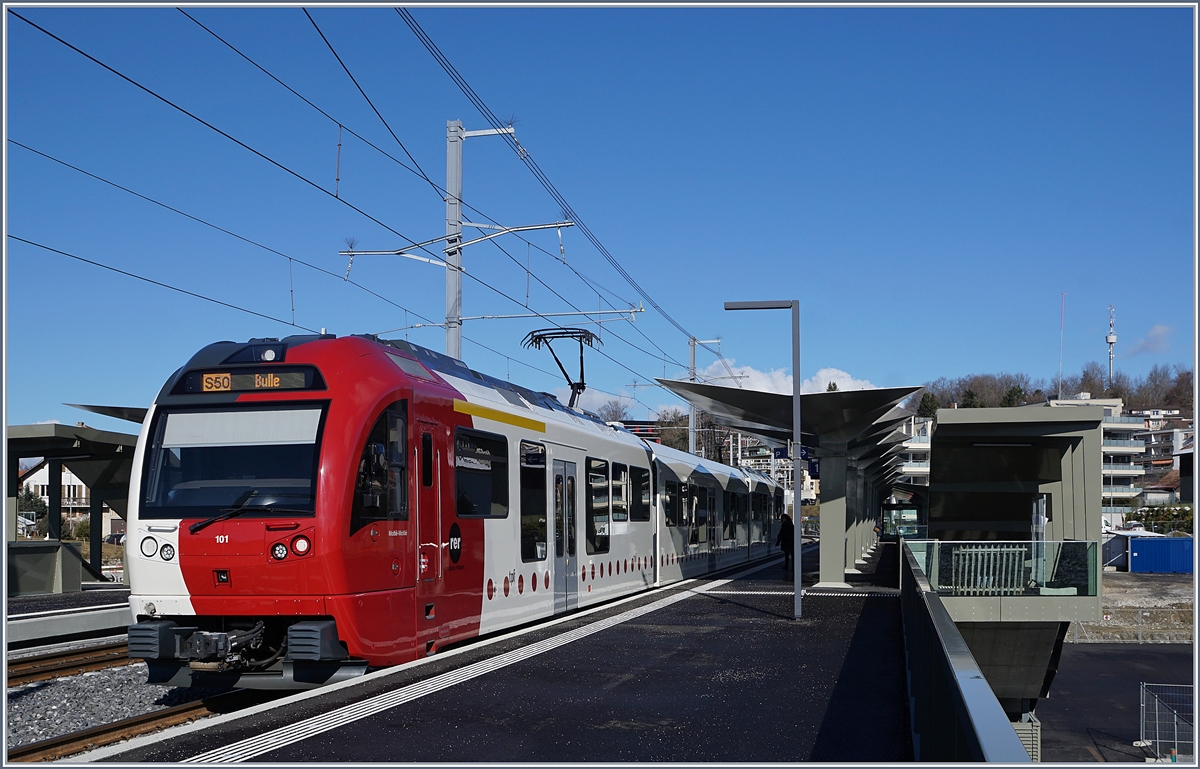 The TPF SURF ABe 2/4 101 on the way to Bulle by his stop in the new Châtel St Denis Station.

05.02.2020